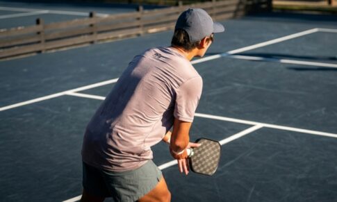 ピックルボール 構え方